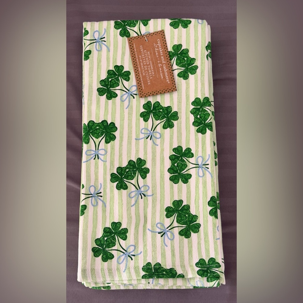 ✨NWT✨ cupcakes & cashmere: 3 Kitchen Towels